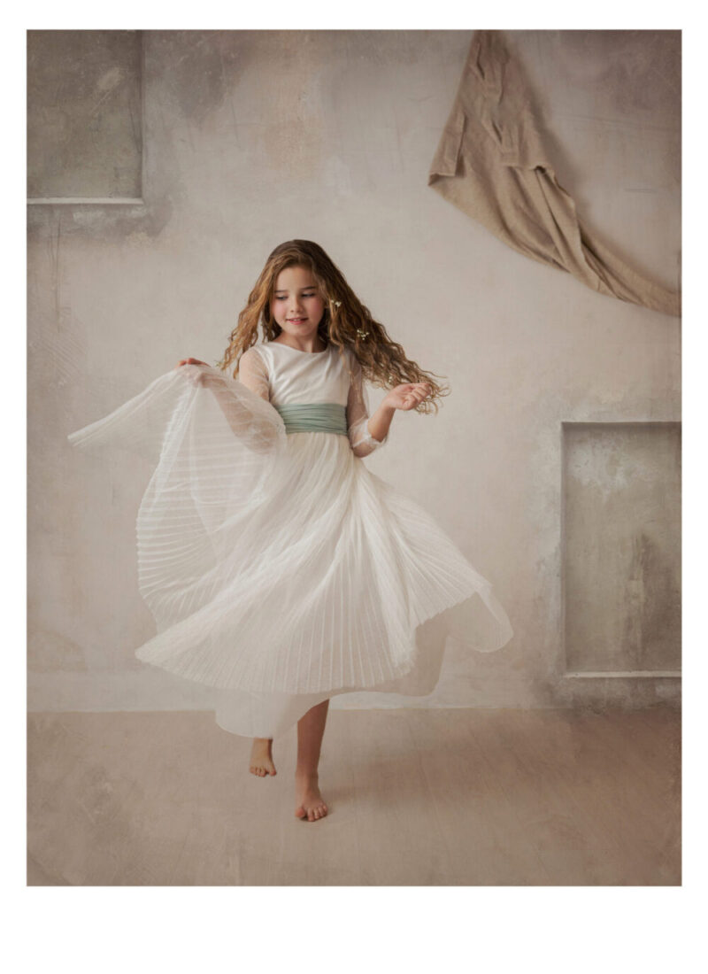 Sesión de book infantil, conserva la esencia de tu niño o niña para agencias o recuerdos. Book fotográfico profesional infantil.